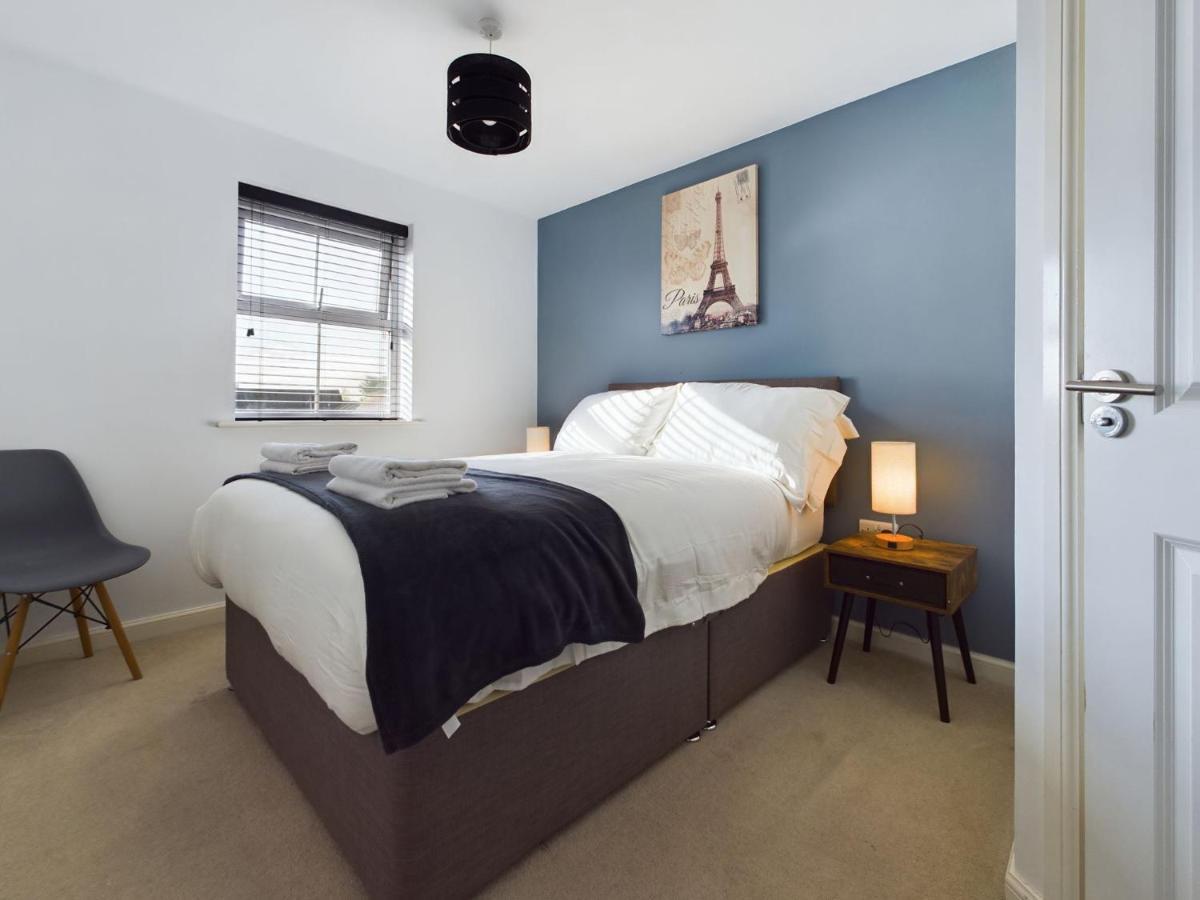 247 Serviced Accommodation In Stafford- 3Br Townhouse Exteriör bild